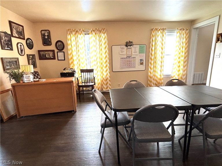 145 Vine Street, Columbiana, OH - Photo 6