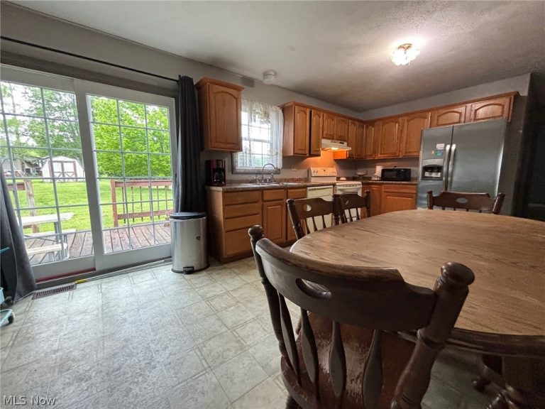 57575 Marietta Road, Byesville, OH - Photo 6