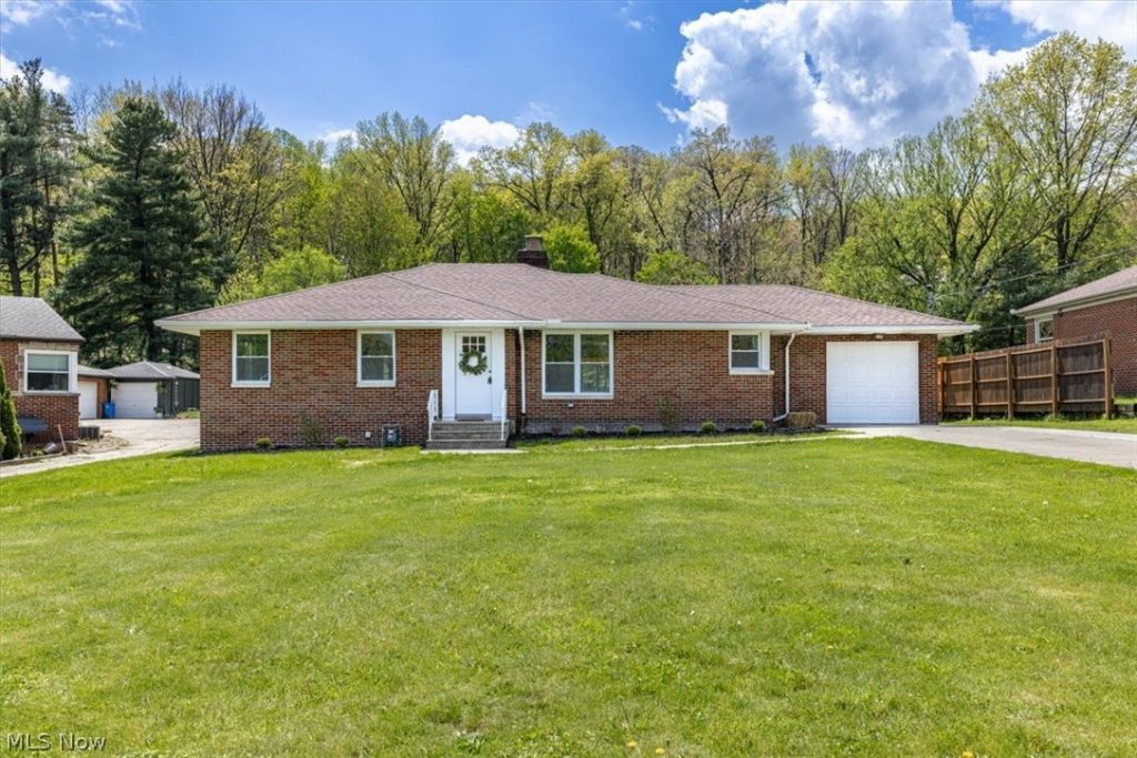 96 Ridgewood Drive, Seven Hills, OH