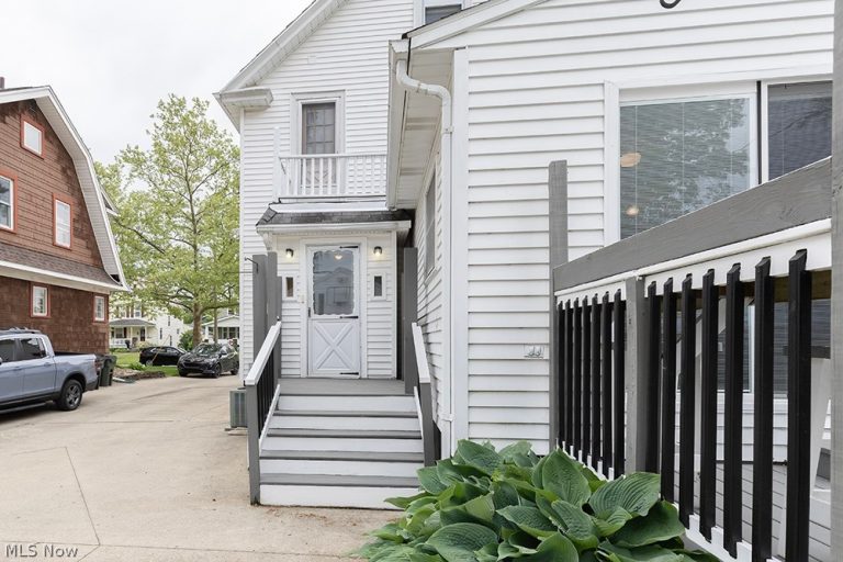 144 Cornell Avenue, Elyria, OH - Photo 8