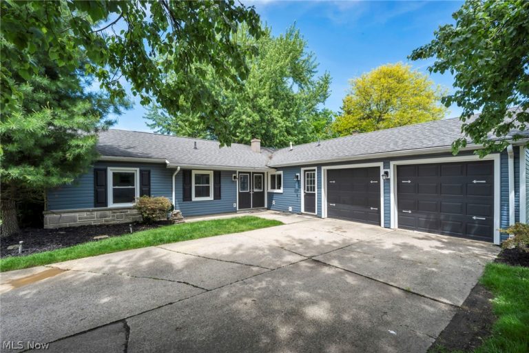 150 Greenbriar Drive, Aurora, OH, 44202