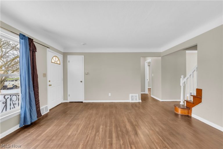 12918 Eastwood Boulevard, Garfield Heights, OH - Photo 5