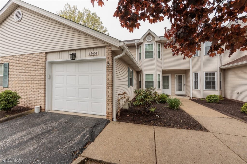 16457 Emerald Point, Middleburg Heights, OH