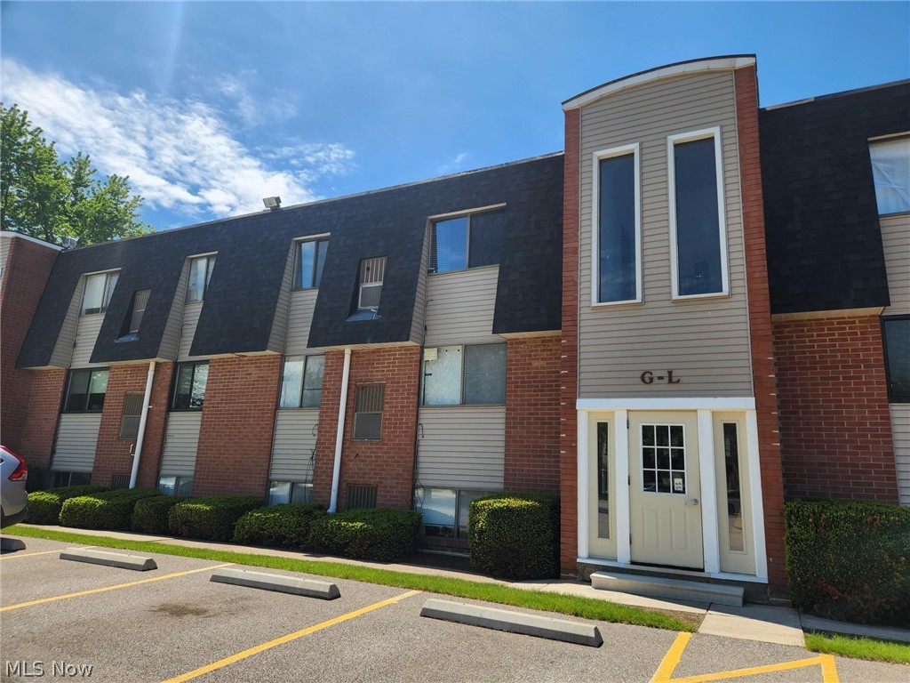 216 Moore Road, Avon Lake, OH