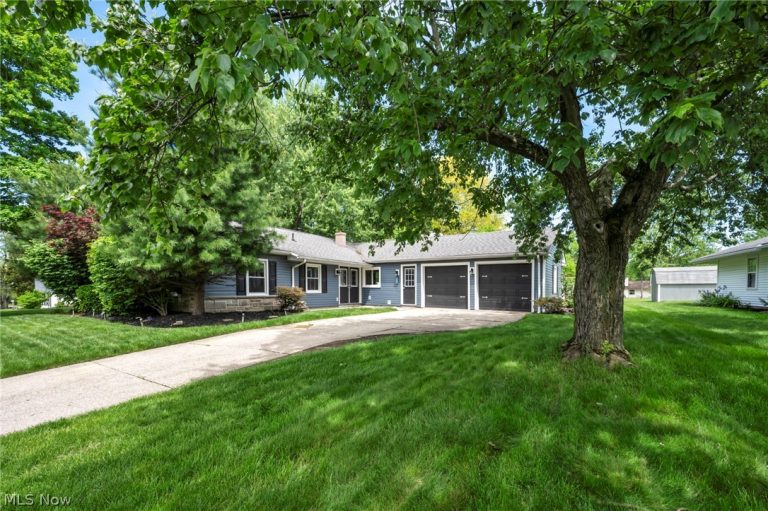 150 Greenbriar Drive, Aurora, OH - Photo 3