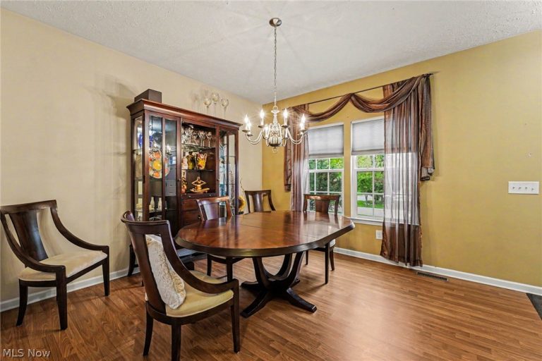 7922 English Oak Trail, Macedonia, OH - Photo 2