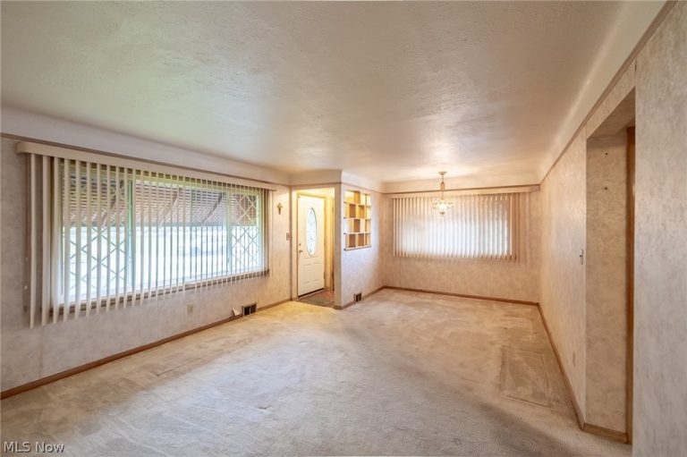 9609 Alexander Road, Garfield Heights, OH - Photo 4