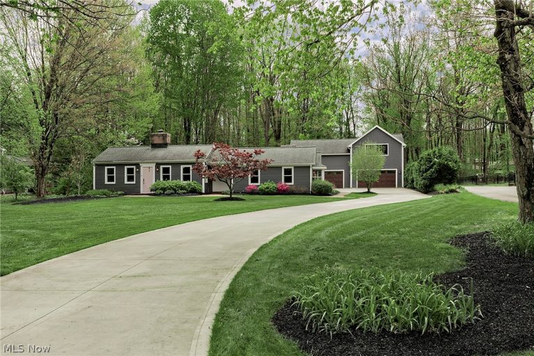 1 Deerfield Drive, Chagrin Falls, OH, 44022