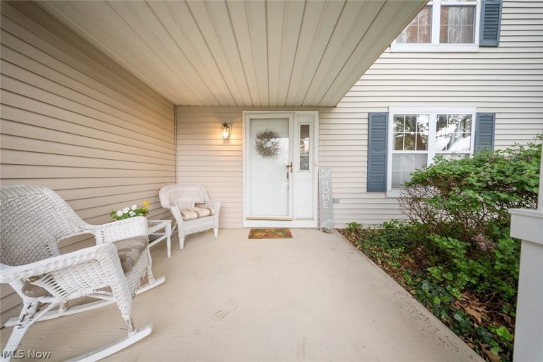 23174 Grist Mill Court, Olmsted Falls, OH - Photo 3
