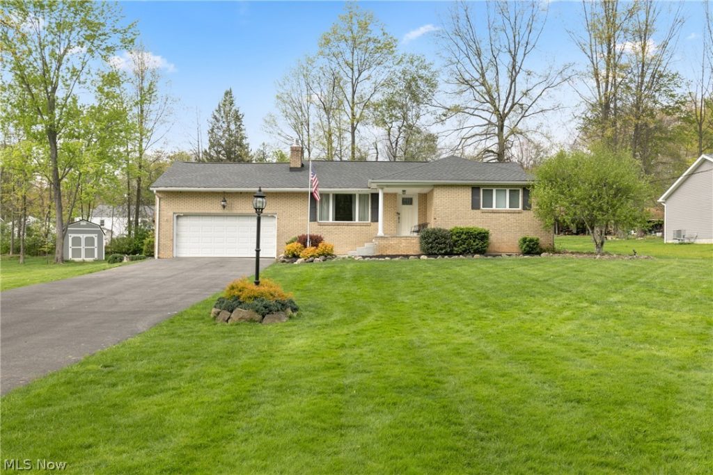 6987 White Oak Drive, Hubbard, OH