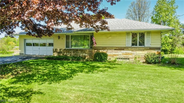 99 Greenridge Drive, Geneva, OH - Photo 2