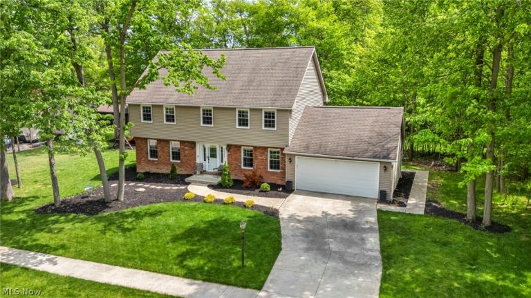 16561 White Oaks Drive, Strongsville, OH - Photo 2
