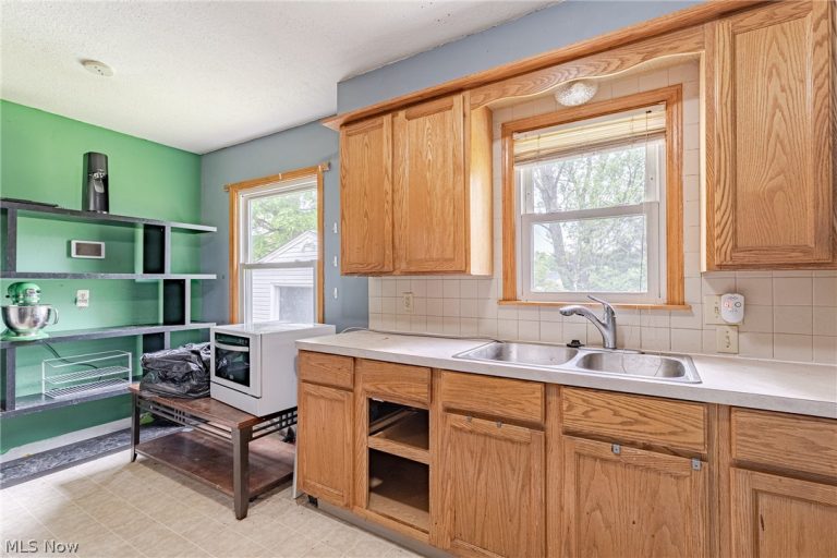 106 Dresden Avenue, Akron, OH - Photo 6
