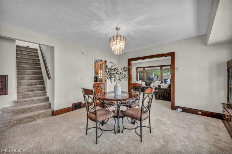 4762 Hills Drive, Cleveland, OH - Photo 8