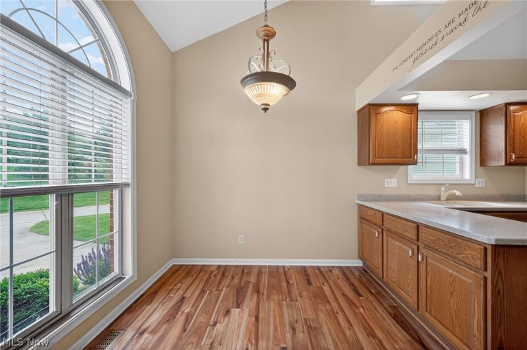 500 Glen Hollow Circle, Aurora, OH - Photo 5