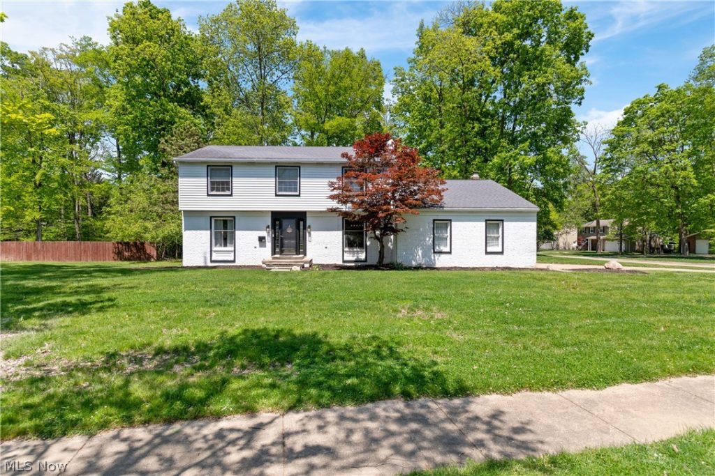 875 Smokerise Drive, Medina, OH