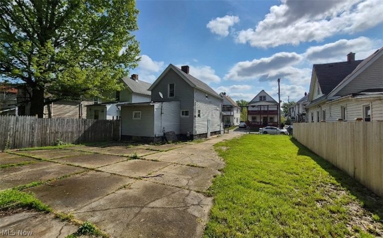 2048 105th Street, Cleveland, OH - Photo 4