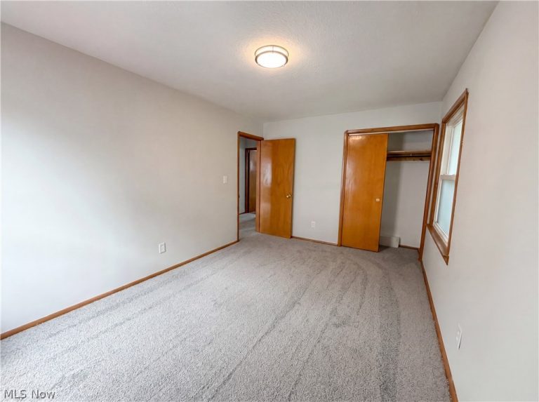 32222 Densmore Road, Willowick, OH - Photo 4
