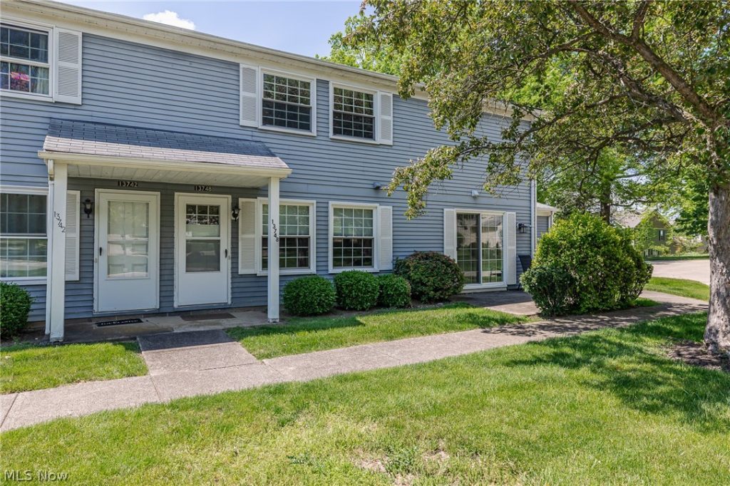 13748 Oakbrook Drive #13748, North Royalton, OH