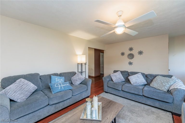 19157 Howe Road, Strongsville, OH - Photo 5