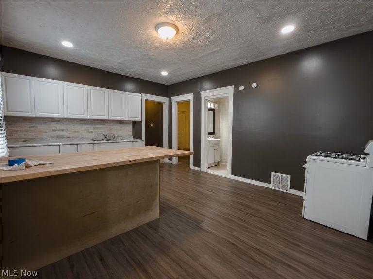 10209 Elwell Avenue, Cleveland, OH - Photo 5