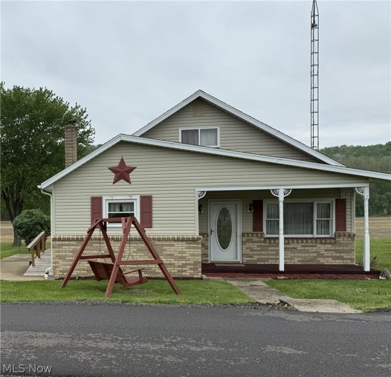 10083 Stillwater Road, Uhrichsville, OH, 44683