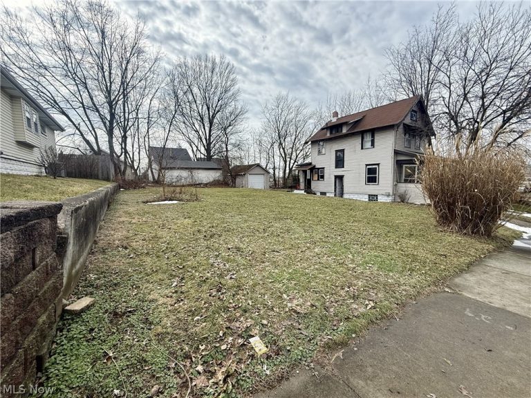 26 Brighton Drive, Akron, OH - Photo 2
