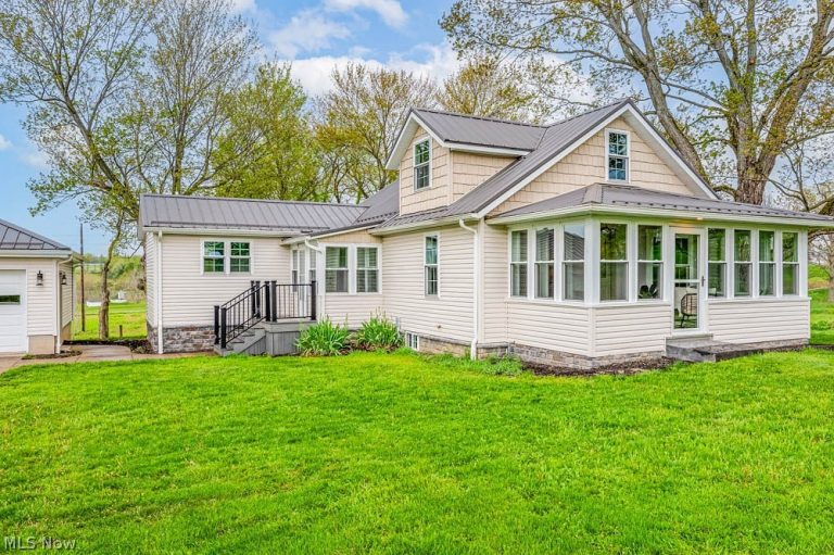 6103 Grafton Road, Leetonia, OH - Photo 2