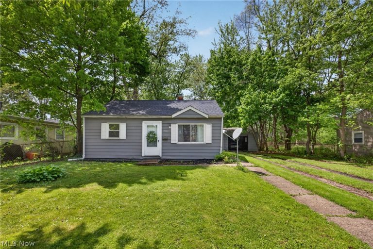 1276 Frederick Boulevard, Akron, OH - Photo 2