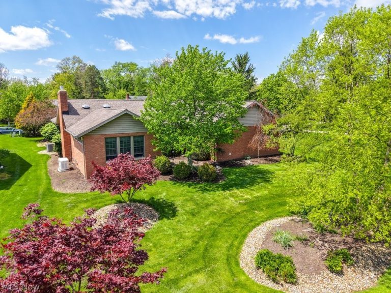 124 Alber Drive, Medina, OH - Photo 2