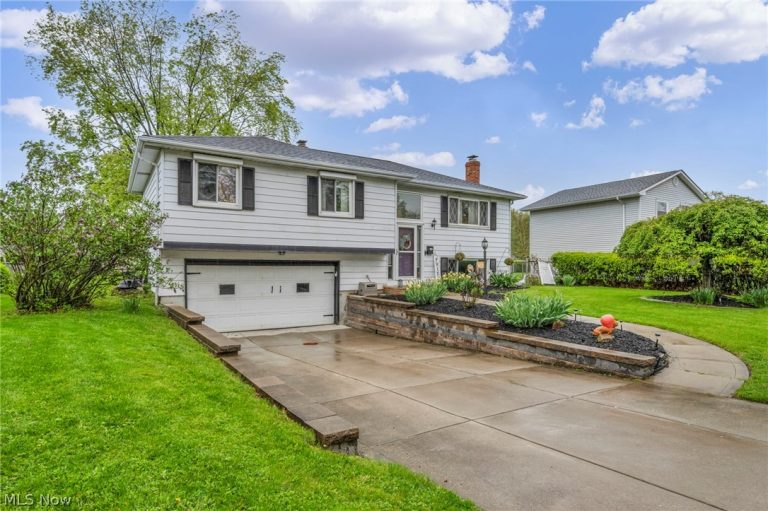 36729 Lakehurst Drive, Eastlake, OH - Photo 3