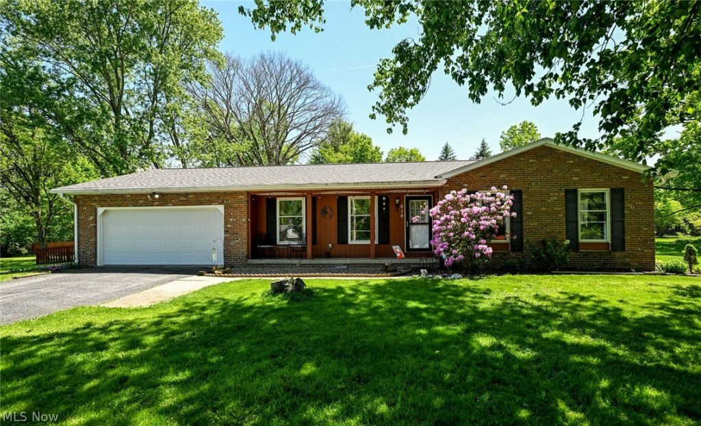 614 Hidden Valley Road, Cuyahoga Falls, OH