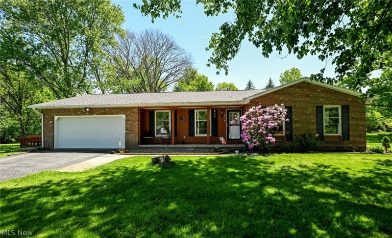 614 Hidden Valley Road, Cuyahoga Falls, OH, 44223