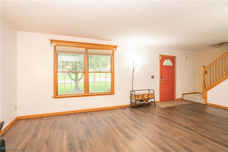 5782 Drenta Circle, Navarre, OH - Photo 4