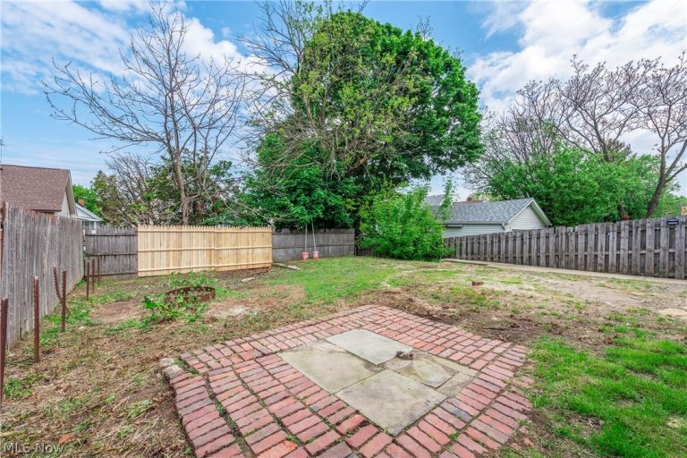 2718 Roanoke Avenue, Cleveland, OH - Photo 8