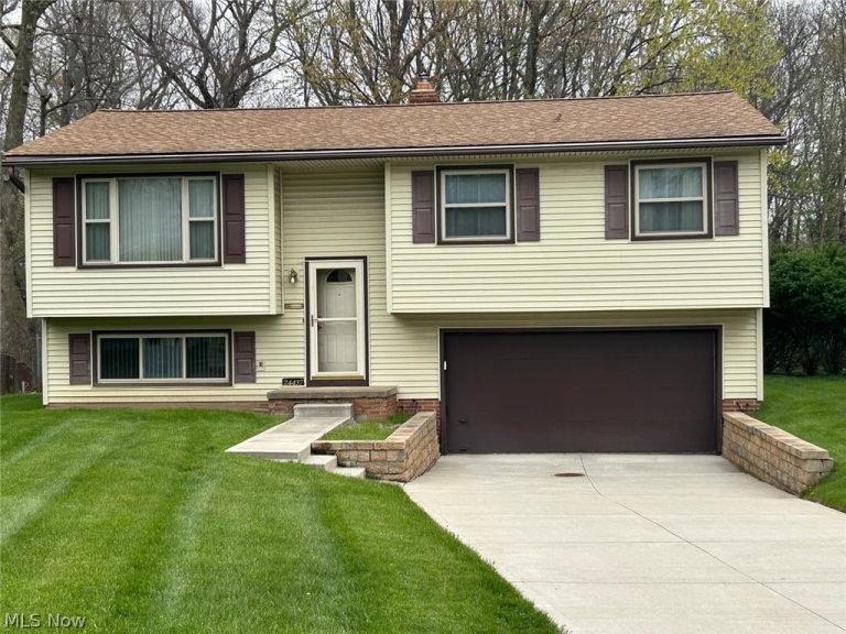 24437 Ridgeline, Bedford Heights, OH - Photo 4