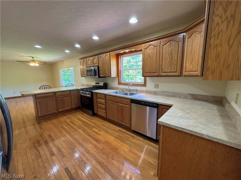 445 Calder Ridge Road, Belpre, OH - Photo 2
