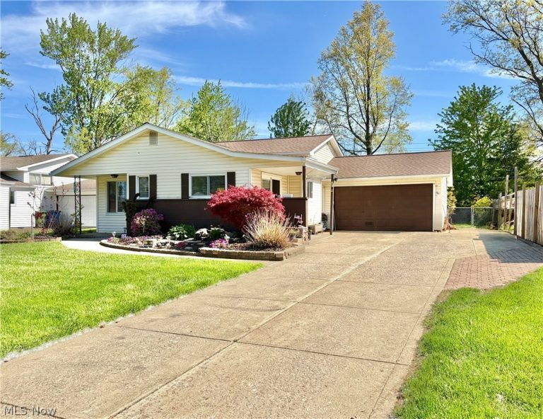 183 Overlook Drive, Eastlake, OH - Photo 2