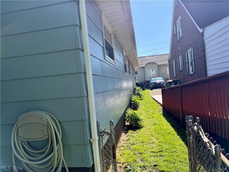 707 Jeanette Avenue, Steubenville, OH - Photo 3