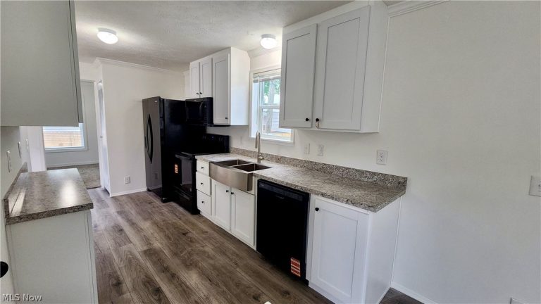 9151 Mentor Avenue #A09, Mentor, OH - Photo 6
