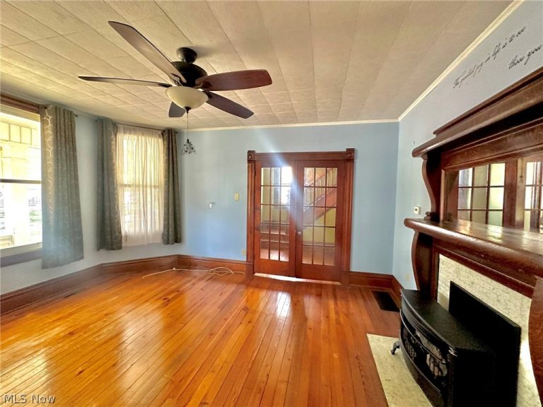 427 Columbia Avenue, Williamstown, WV - Photo 8