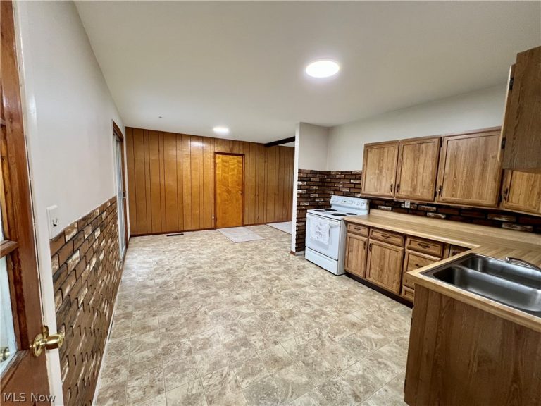 4135 Sabin Drive, Rootstown, OH - Photo 8