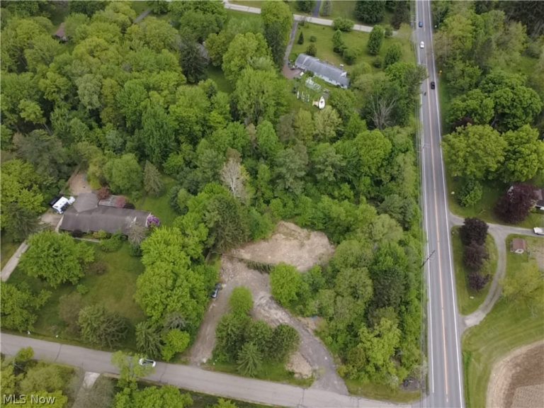 8460 Ridgewood Lane, Novelty, OH - Photo 2