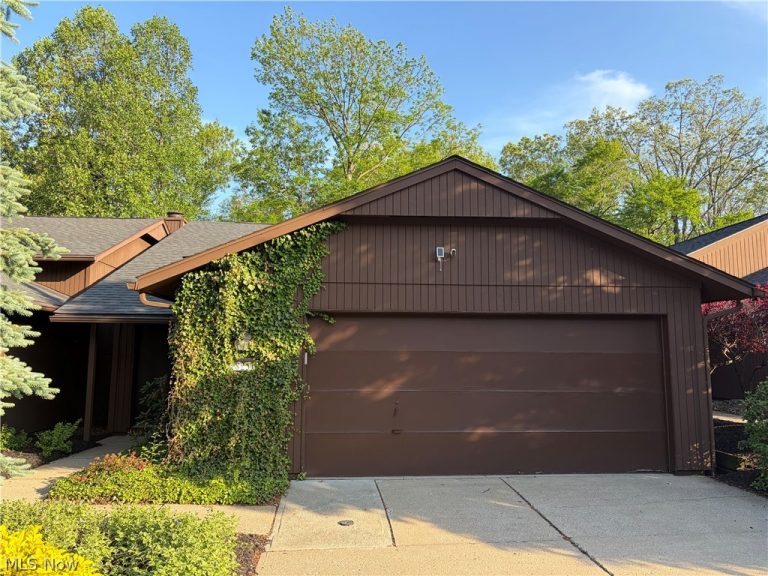 18251 Glencreek Lane, Strongsville, OH, 44136