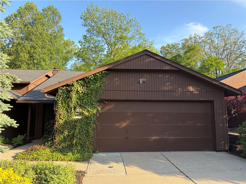 18251 Glencreek Lane, Strongsville, OH