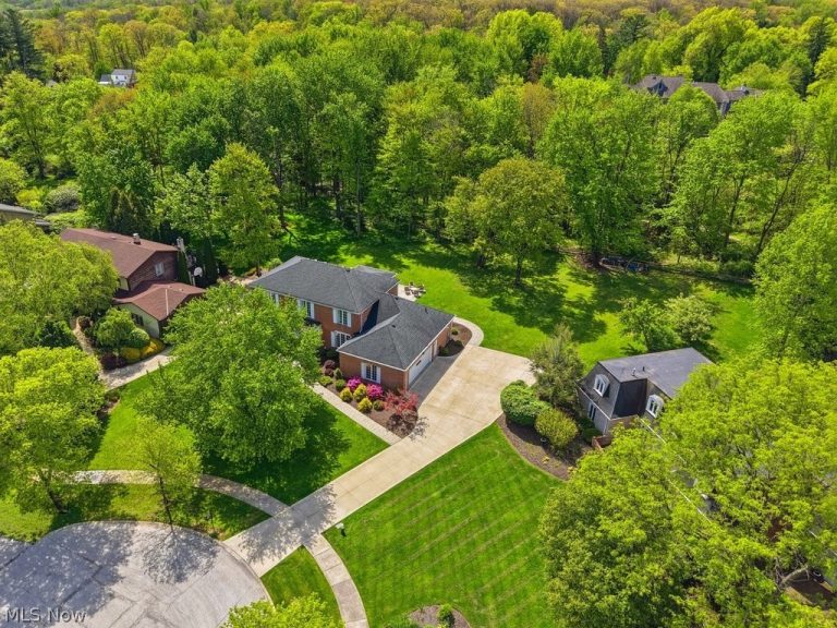 9026 Frost Lane, Brecksville, OH - Photo 3