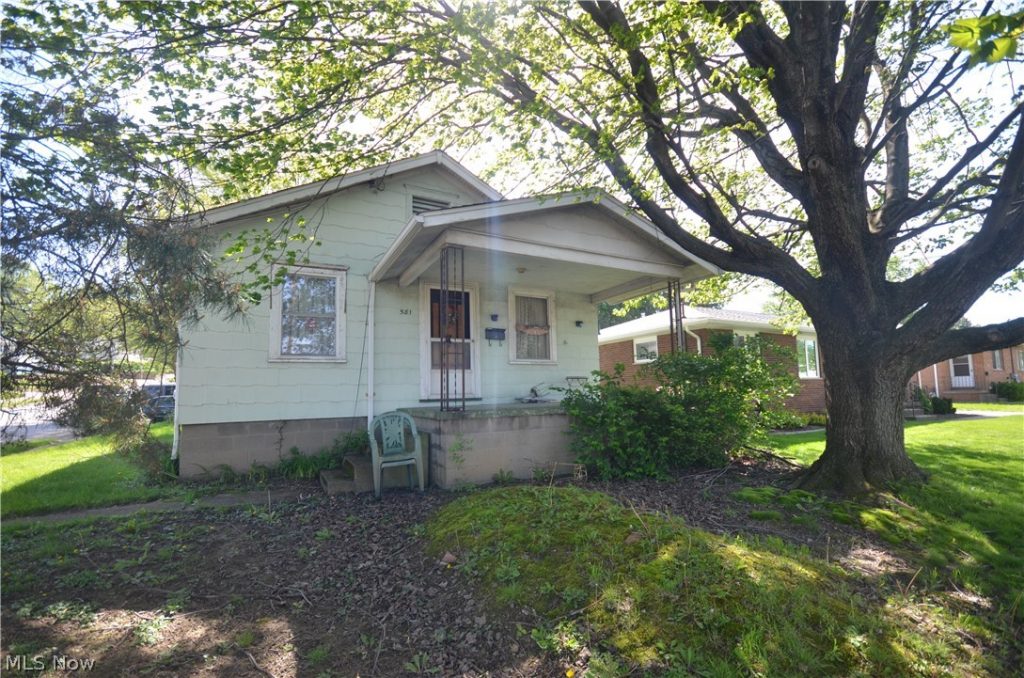 581 Baldwin Road, Akron, OH
