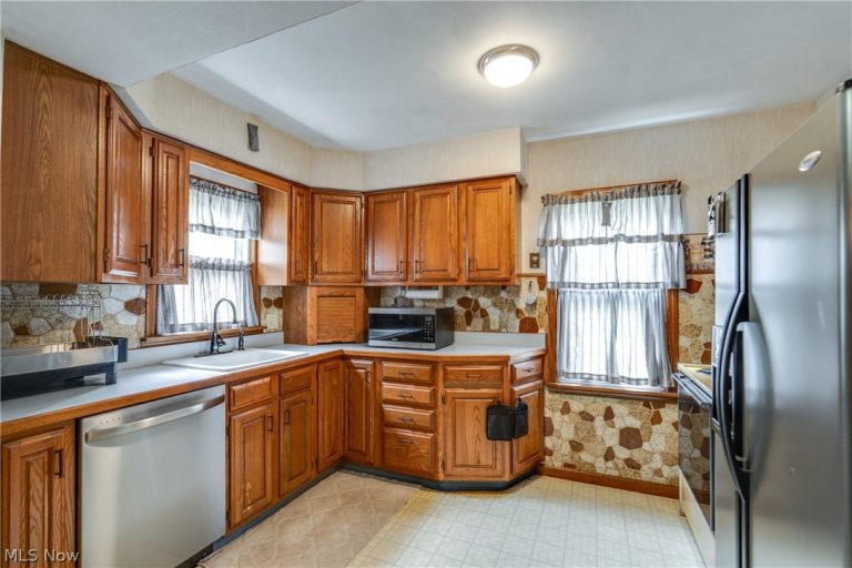 763 Lindsay Avenue, Akron, OH - Photo 6