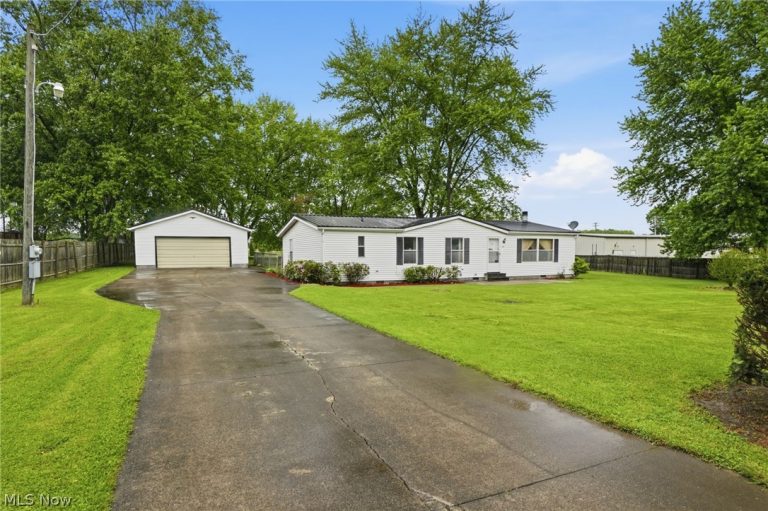 5333 Chestnut Street, Andover, OH - Photo 2
