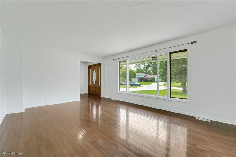33065 Arlesford Drive, Solon, OH - Photo 4